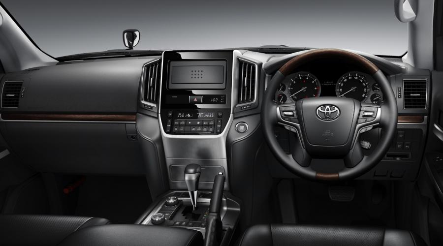 Toyota Land Cruiser 200 2015 года  (JP) (фото 6 из 8)